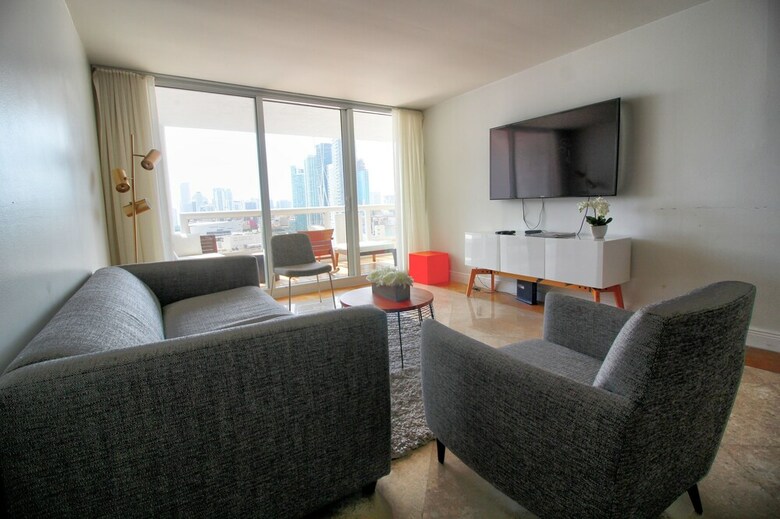 The Grand Condos By Edgewater One Ir
