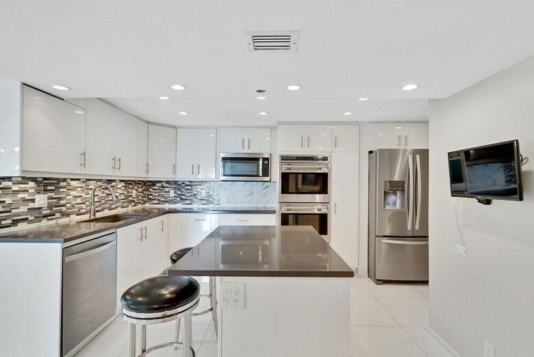 The Grand Condos By Edgewater One Ir