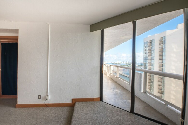 The Grand Condos By Edgewater One Ir