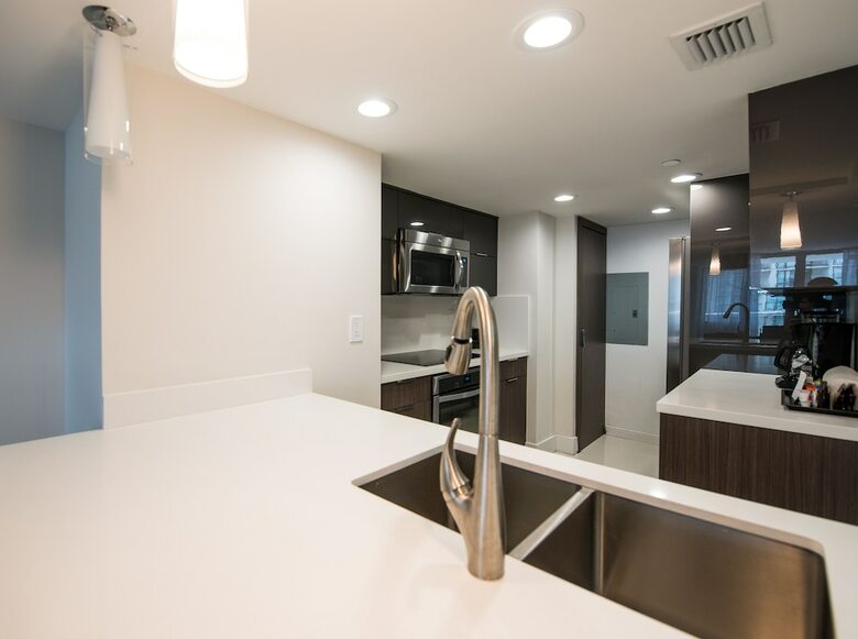 The Grand Condos By Edgewater One Ir
