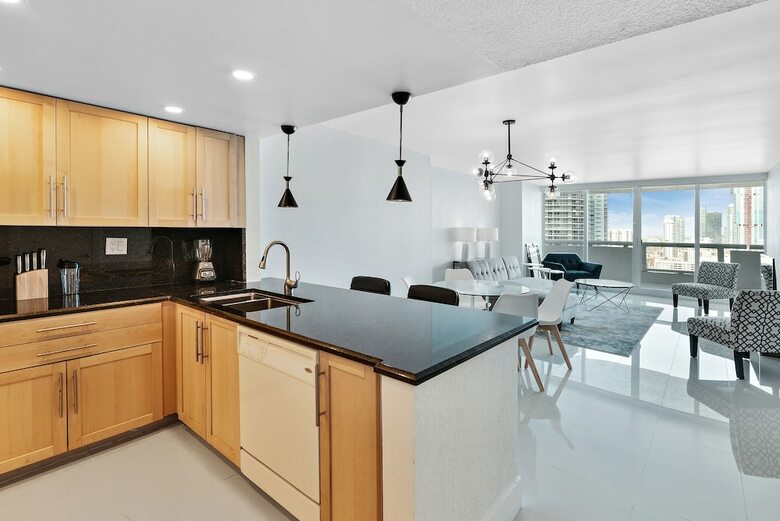 The Grand Condos By Edgewater One Ir