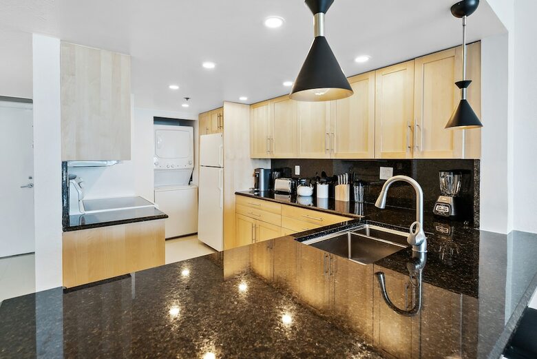 The Grand Condos By Edgewater One Ir