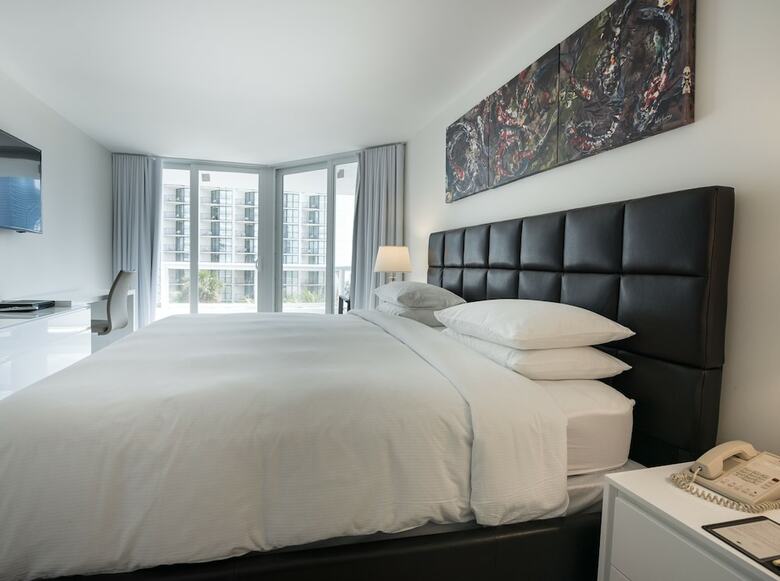 The Grand Condos By Edgewater One Ir