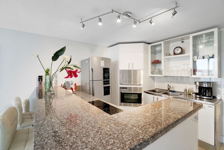 The Grand Condos By Edgewater One Ir