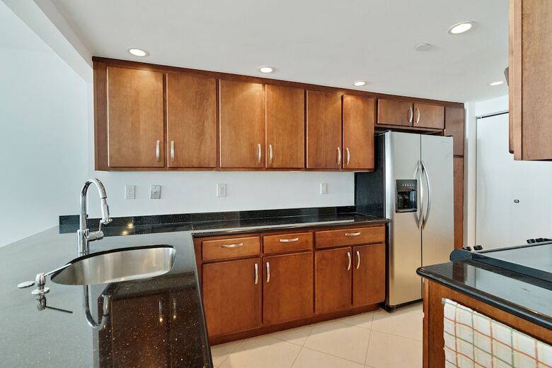The Grand Condos By Edgewater One Ir