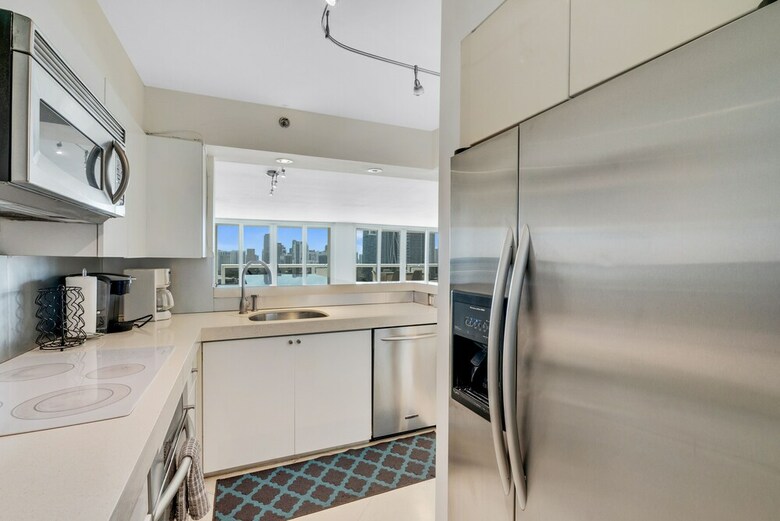 The Grand Condos By Edgewater One Ir