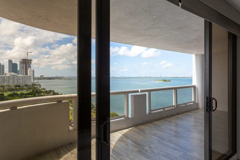 The Grand Condos By Edgewater One Ir