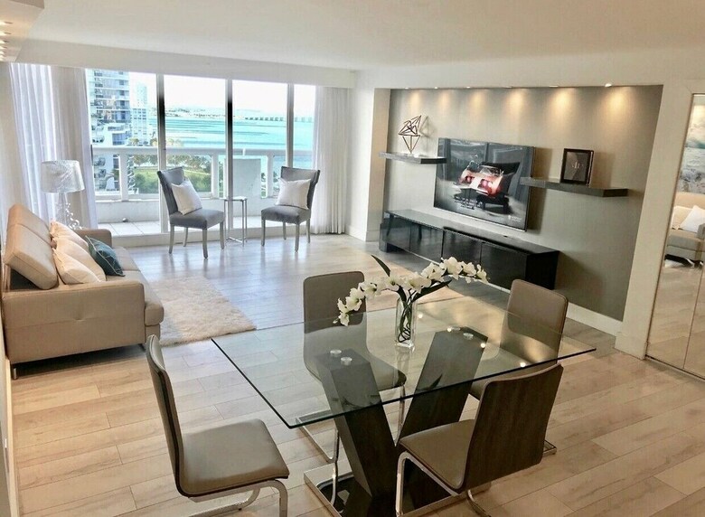 The Grand Condos By Edgewater One Ir