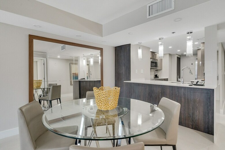 The Grand Condos By Edgewater One Ir