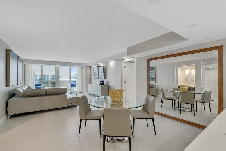 The Grand Condos By Edgewater One Ir