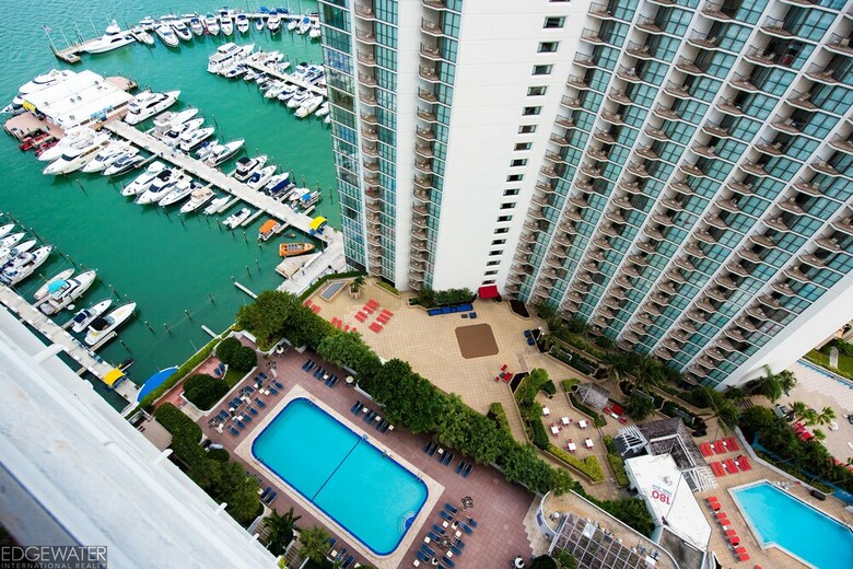 The Grand Condos By Edgewater One Ir