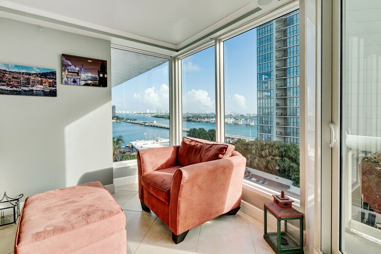 The Grand Condos By Edgewater One Ir