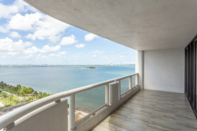 The Grand Condos By Edgewater One Ir