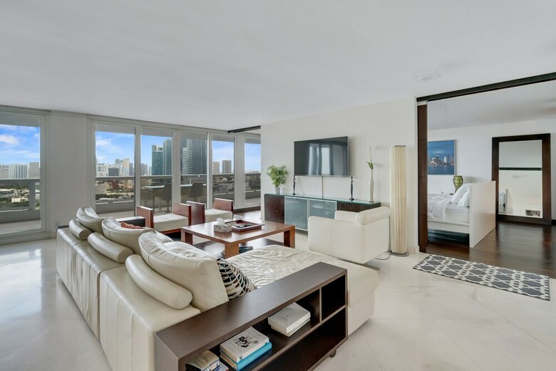 The Grand Condos By Edgewater One Ir