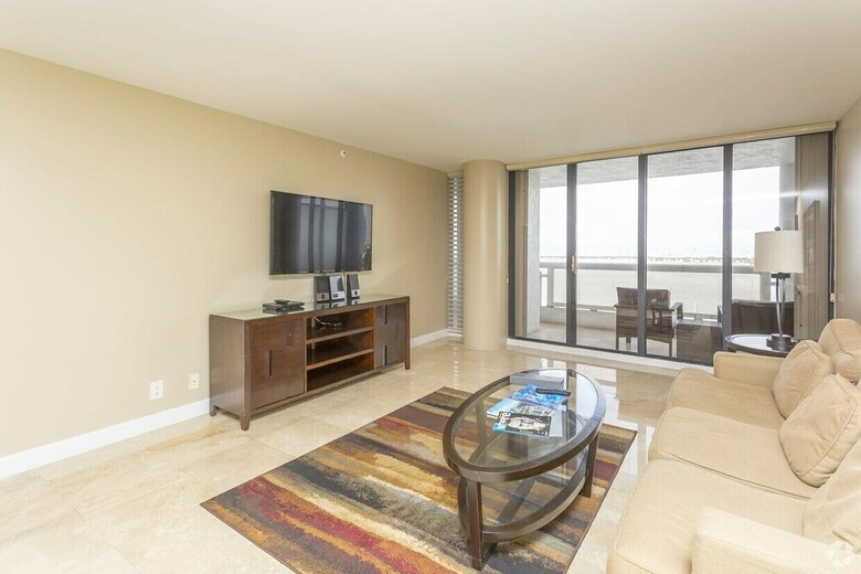 The Grand Condos By Edgewater One Ir