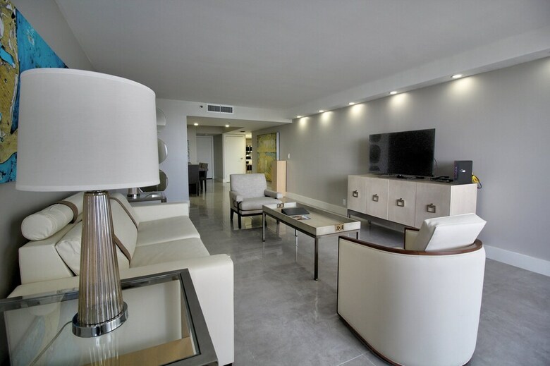 The Grand Condos By Edgewater One Ir