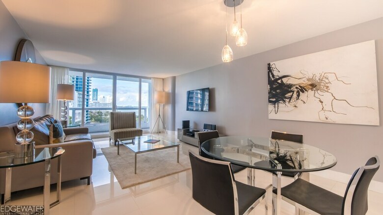 The Grand Condos By Edgewater One Ir