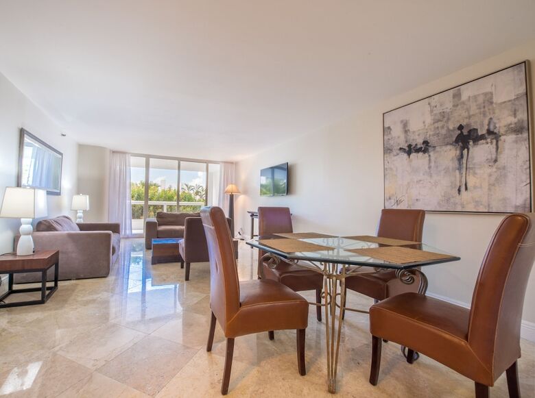 The Grand Condos By Edgewater One Ir