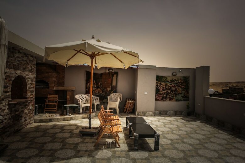 Hostal Queen Pyramids View Inn