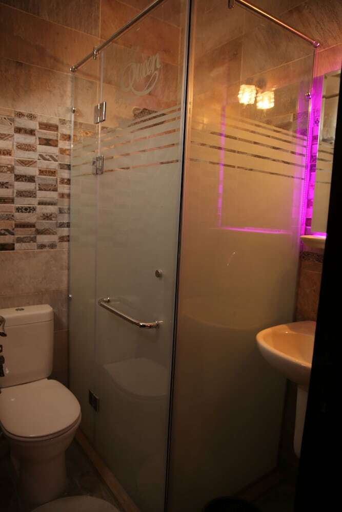 Hostal Queen Pyramids View Inn