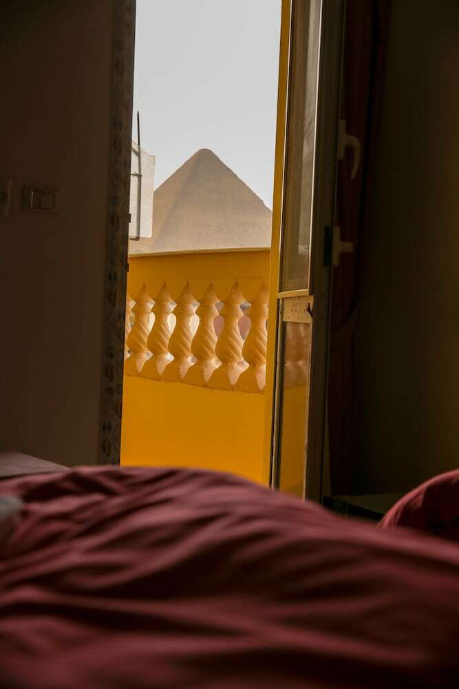 Hostal Queen Pyramids View Inn