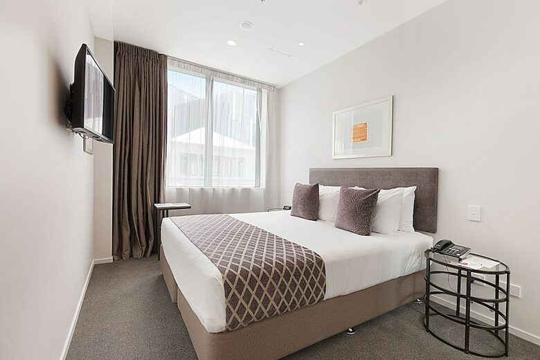 Aparthotel Ramada Suites Victoria Street West