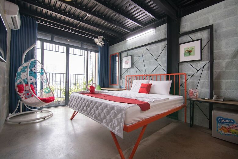 Hotel Reddoorz Plus @ Ung Van Khiem Street