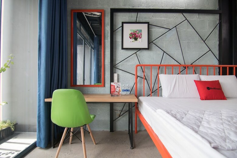Hotel Reddoorz Plus @ Ung Van Khiem Street