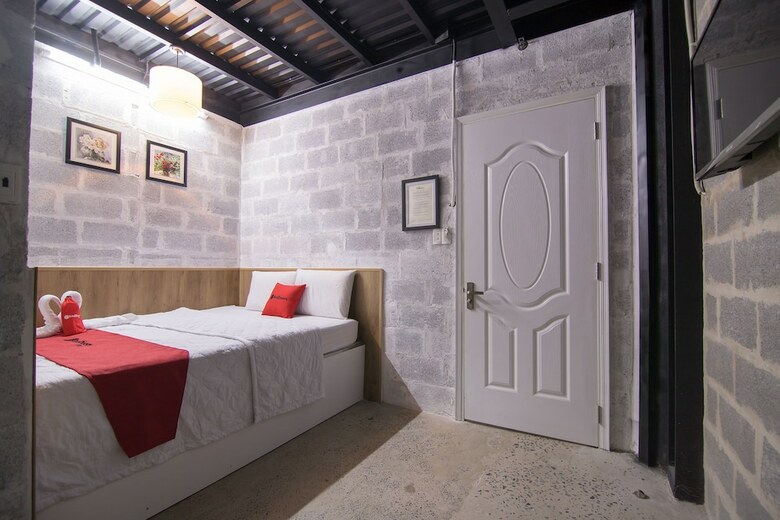 Hotel Reddoorz Plus @ Ung Van Khiem Street