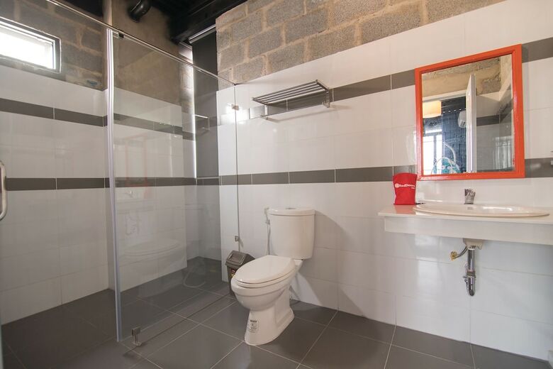 Hotel Reddoorz Plus @ Ung Van Khiem Street