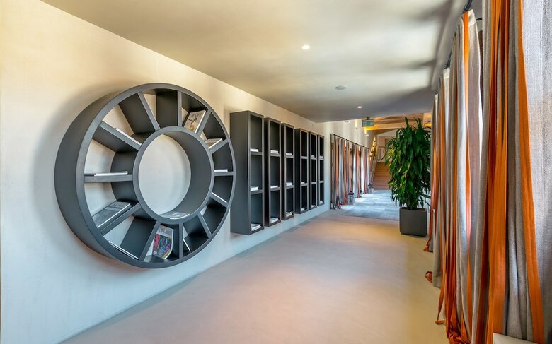 Hotel Omm Inn
