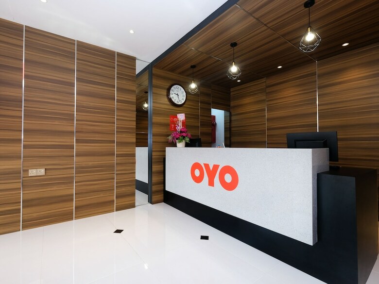 Oyo 1139 W Hotel Cemerlang
