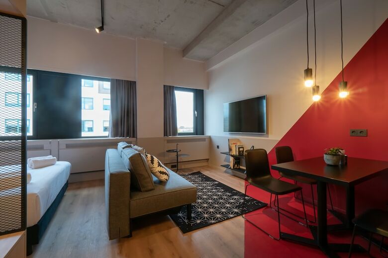 Hotel Via Suites