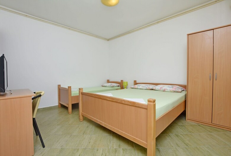 Apartments And Rooms Iva