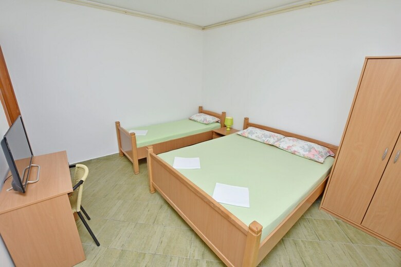 Apartments And Rooms Iva