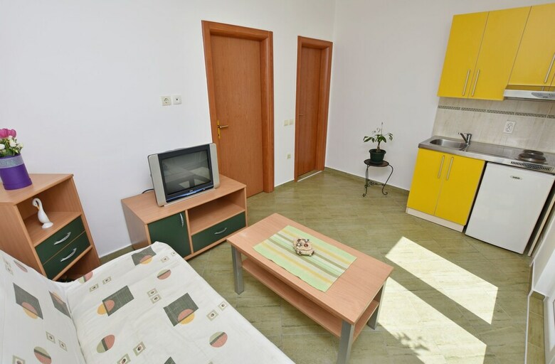 Apartments And Rooms Iva