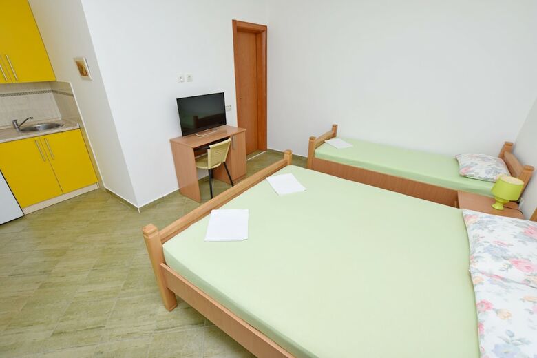 Apartments And Rooms Iva