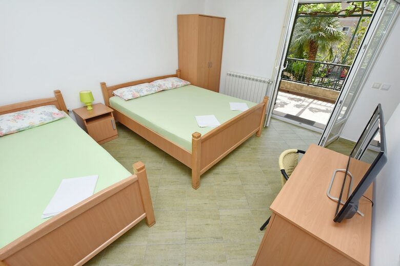 Apartments And Rooms Iva