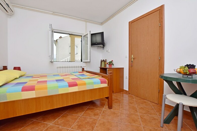 Apartments And Rooms Iva