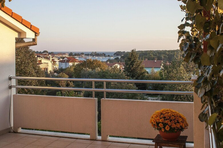 Apartments Levan Ceja