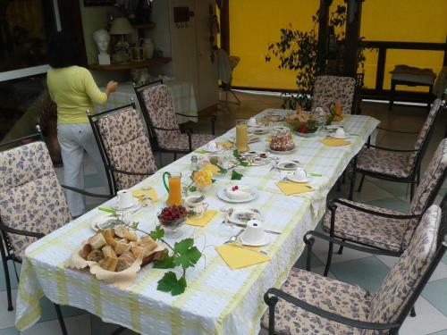 Hostal Maison D'h�tes Les Feuilles D'or