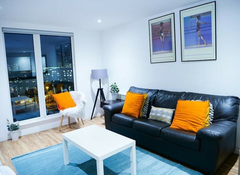 Bright 2br Apartments Quays