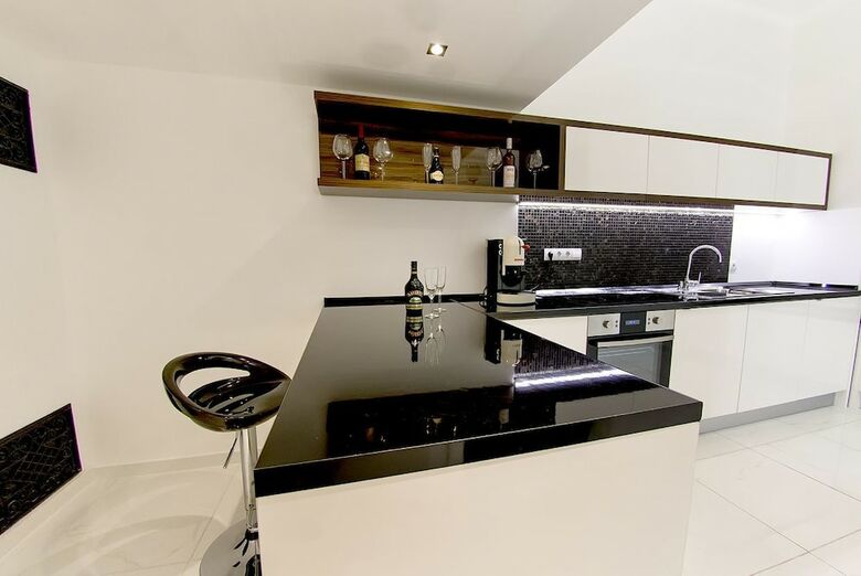 Apartamentos Enzo Capo Luxury Suites