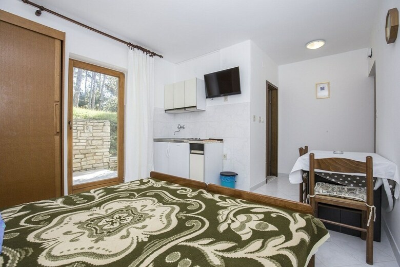 Apartments Pino Rabac