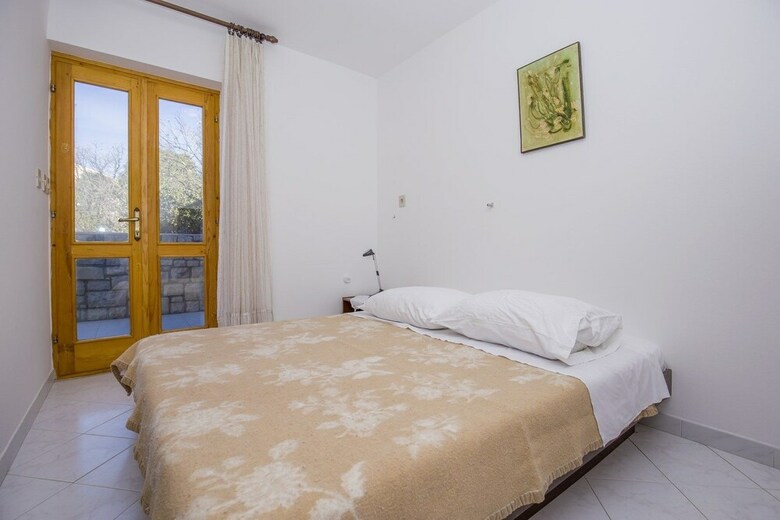 Apartments Pino Rabac