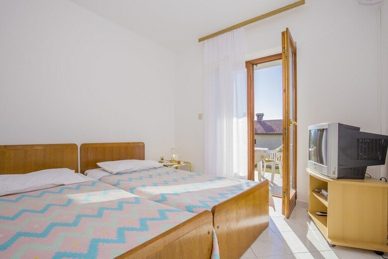 Apartments Pino Rabac
