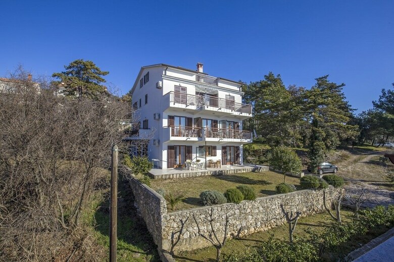 Apartments Pino Rabac