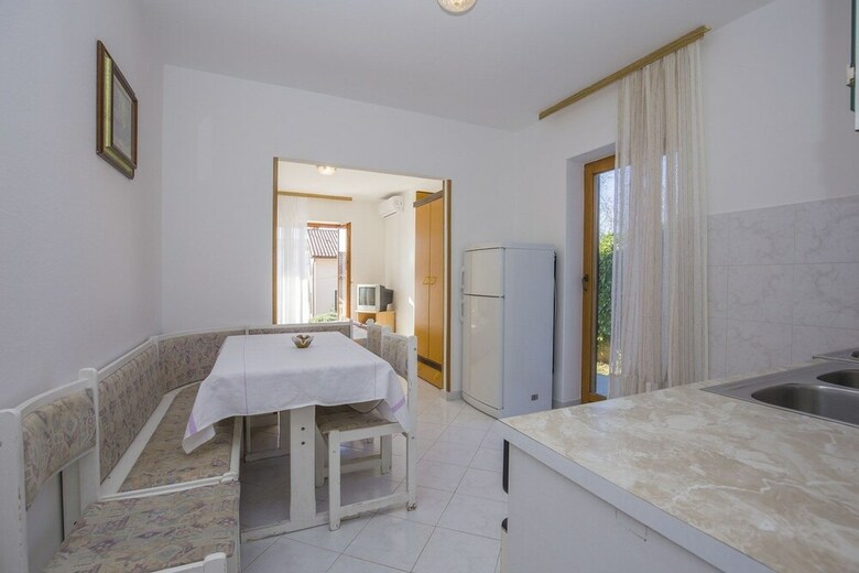 Apartments Pino Rabac