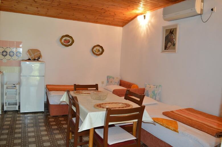 Apartments Pavica Savarin