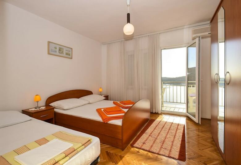 Apartments Radojka Tisno